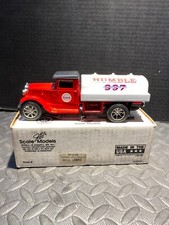 1:34 ERTL VINTAGE BANK 1930 DIAMOND T TANKER HUMBLE MOTOR OIL 997 EXXON TRAVEL