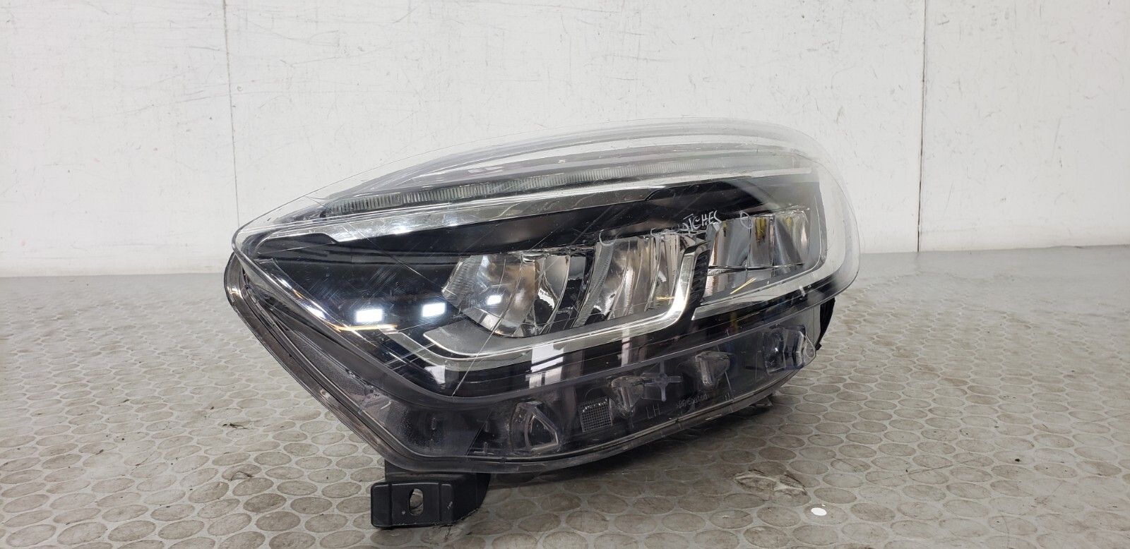 GENUINE RENAULT CAPTUR GT LINE 2019 PASSENGERSIDE N/S LED 