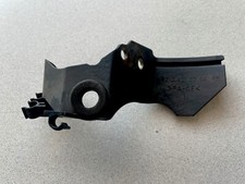 96-02 MERCEDES-BENZ E320 E430 W210 ~ LEFT FRONT BRAKE LINE BRACKET ~ A2104210794