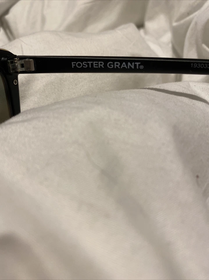 Foster Grant Maxblock Sunglasses Red/Gold Mirror 100%UVA/UVB Retro - Image 3 of 4