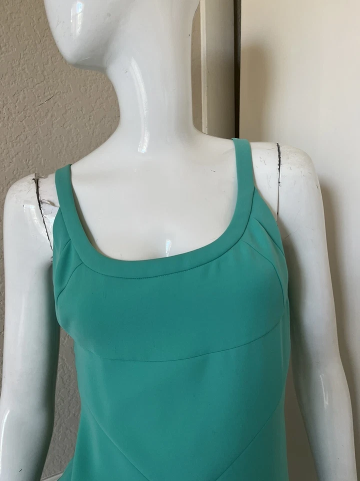 VERSACE ¡NUEVO! Vestido ceñido al cuerpo elástico sin mangas verde azulado brillante con dobladillo corte láser Foto 2 de 4