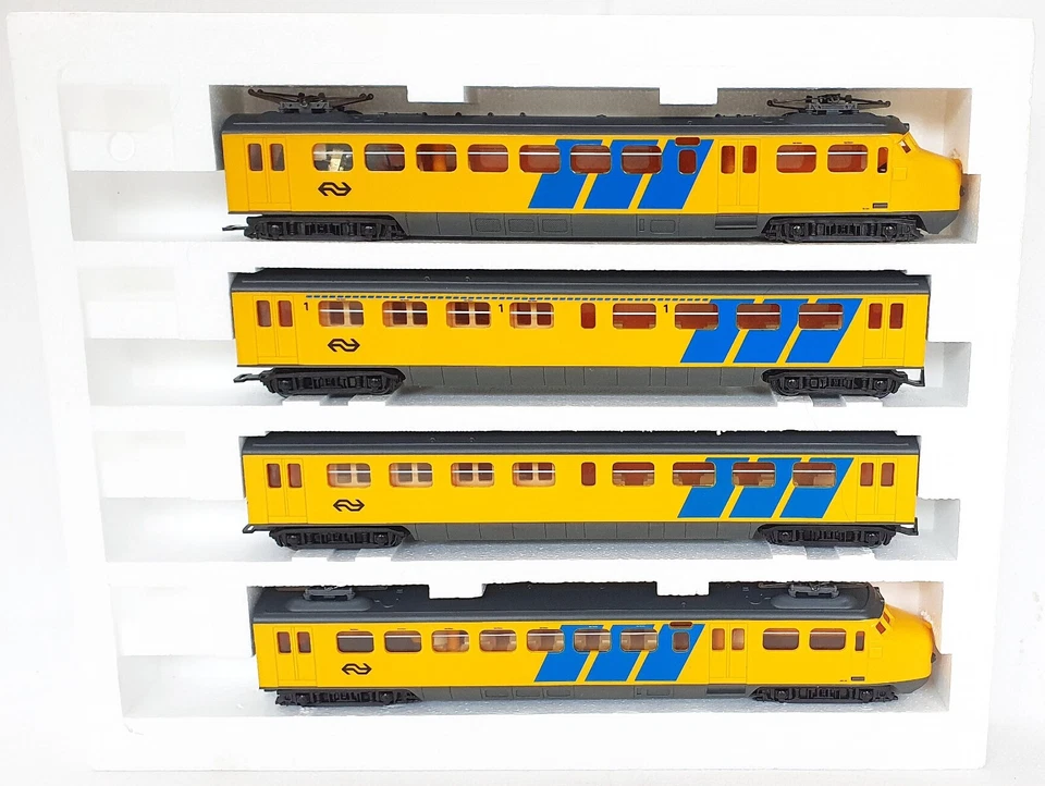 Lima HO 1:87 Dutch NS Railways MAT 54 DOGHEAD All Stations Stop Multiple Unit MB - Image 2 of 4