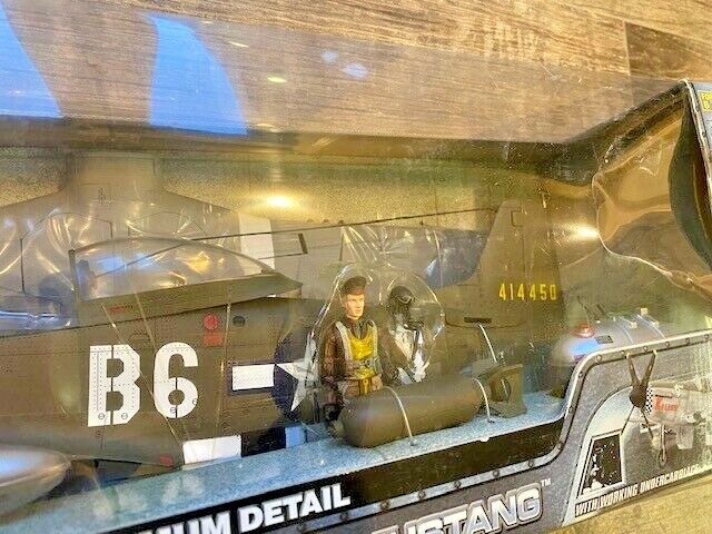 ELITE FORCE P-51D MUSTANG WW2 Fighter Plane Model Toy 1/18 Scale New Sealed Crow