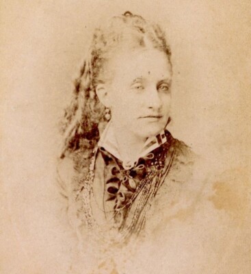 Antique CDV Carte de Visite photograph Victorian lady E T F Goodwin London #26