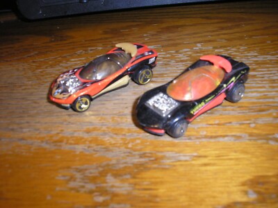 Rare Vintage Lot of 2 Different Hot Wheels Futuristic Race Cars Free SHIPPING