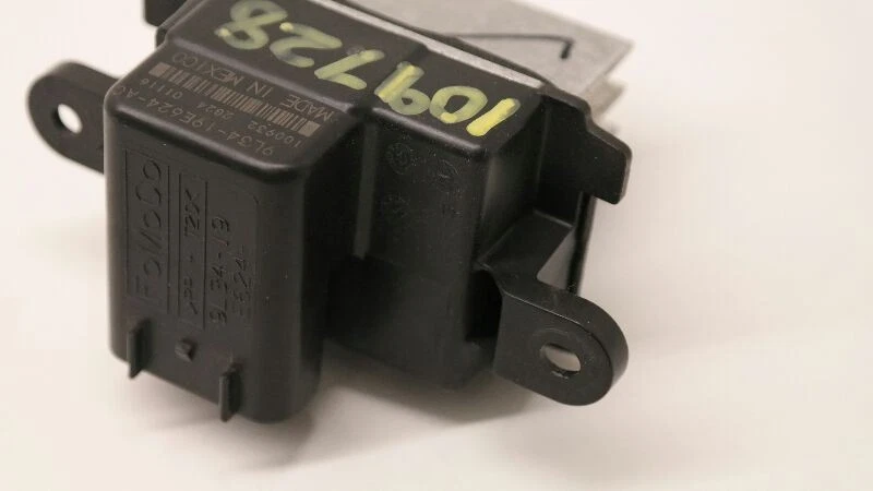 2010-2014 Ford Mustang Blower Motor Resistor - Imagem 2 de 4
