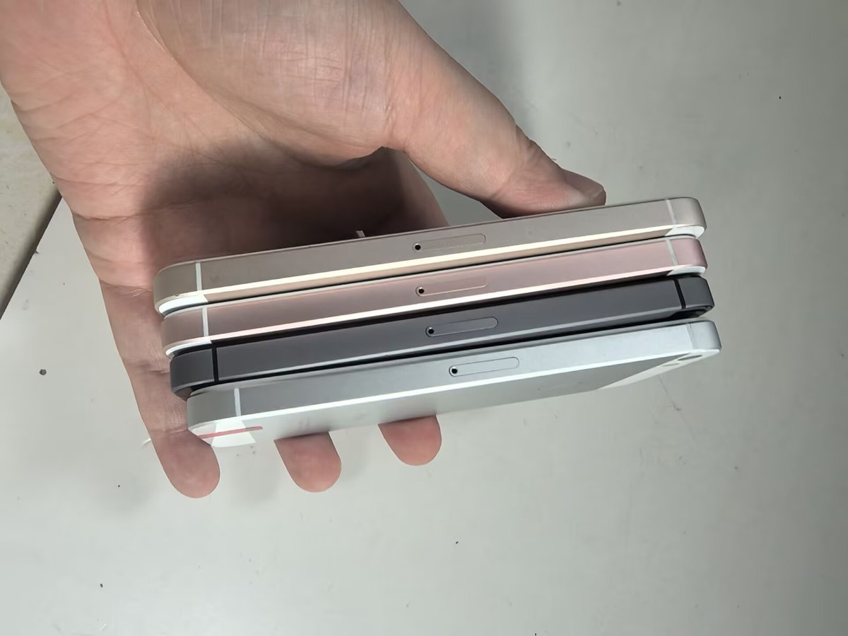 Apple iPhone SE - 128 GB - Space Gray (Unlocked) for sale online
