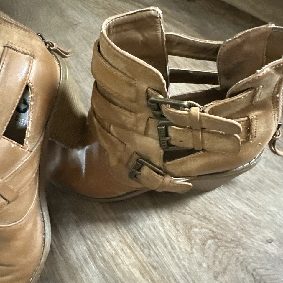 Женские Guess светло-коричневый кожаный пряжки ботинок, размер 8, имеет Suggs и недостатки - Изображение 4 из 4