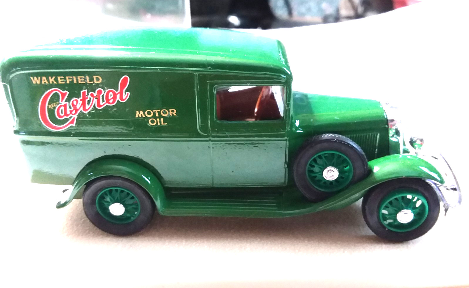 Eligor  Van Delivery Service Wakefield  Castrol  Diecast Green 1/43