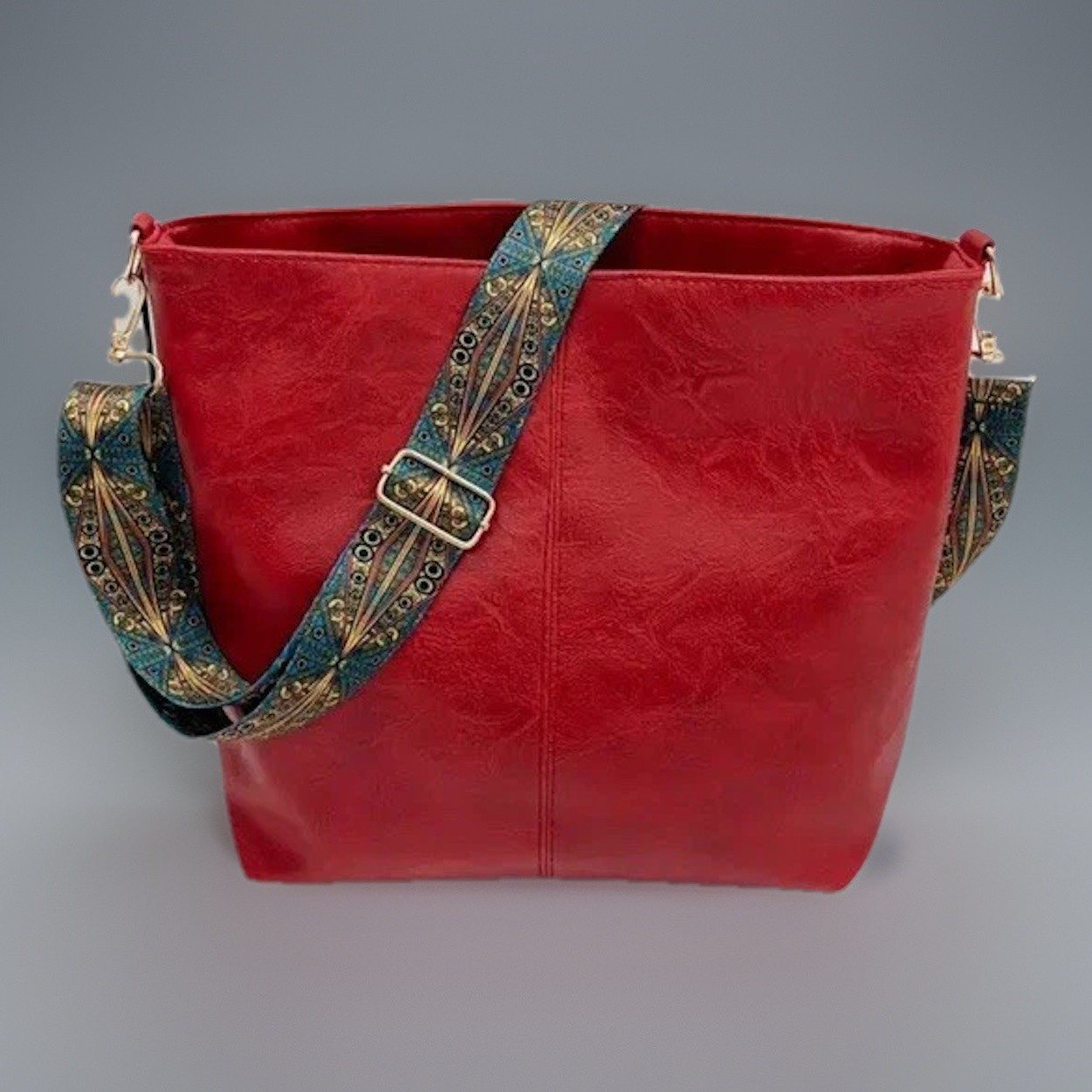 Hobo Crossbody Bag for Women Vegan PU Leather Shoulder Purses Stylish Brown