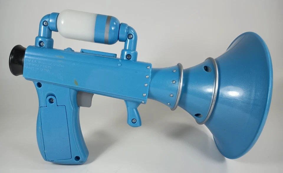 Pistola bláster de pedos Despicable Me Minions con luces y sonidos de trabajo juguetes Thinkway. Foto 2 de 4