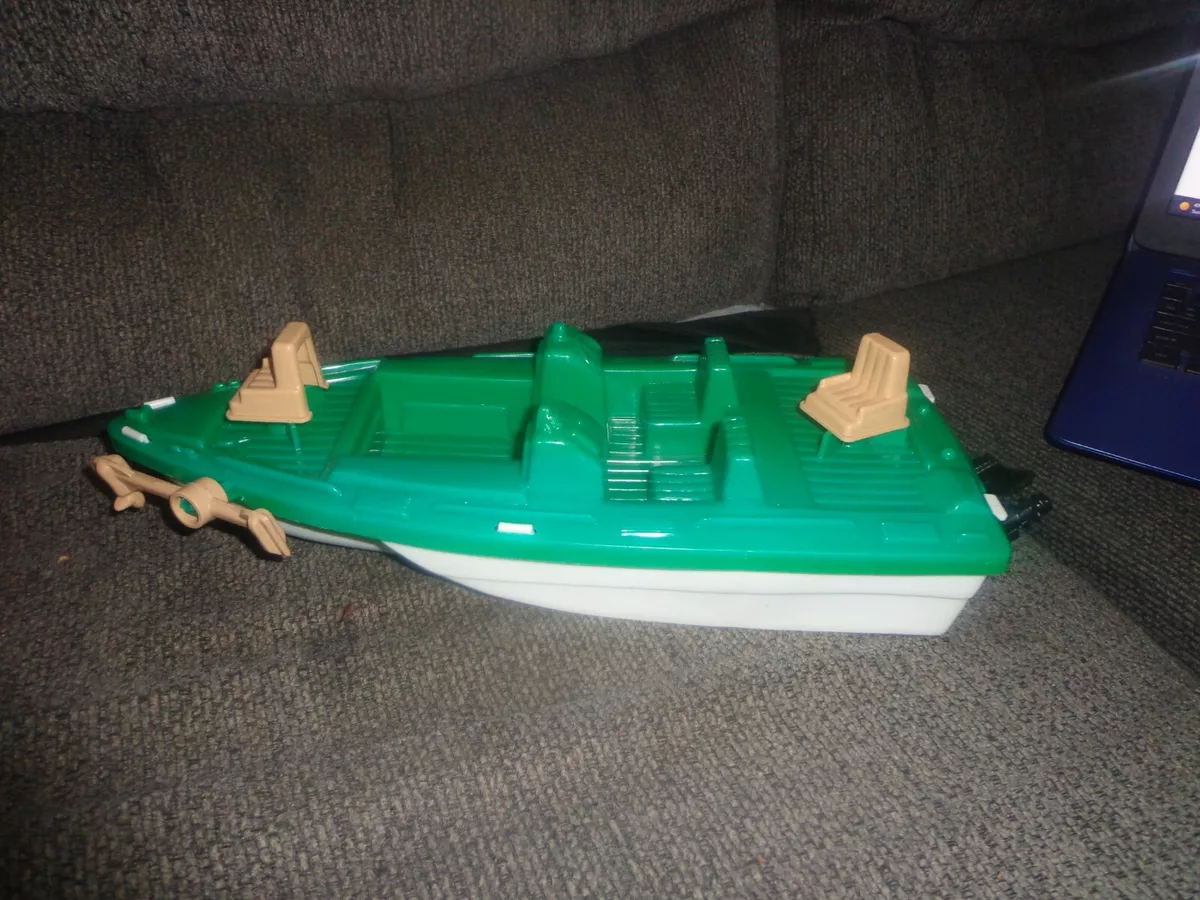 Toy boat for store pool