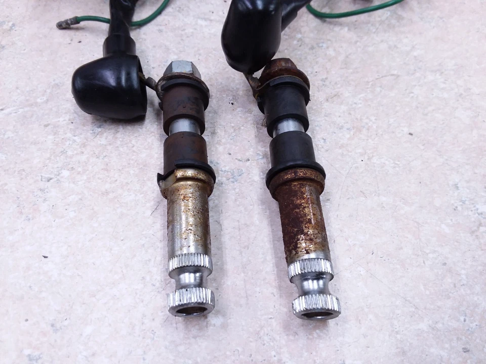 Par de postes de montaje de señal de giro trasero Honda 400 Hawk II CB CB400 CB400T 1978 ANX-C Foto 2 de 4