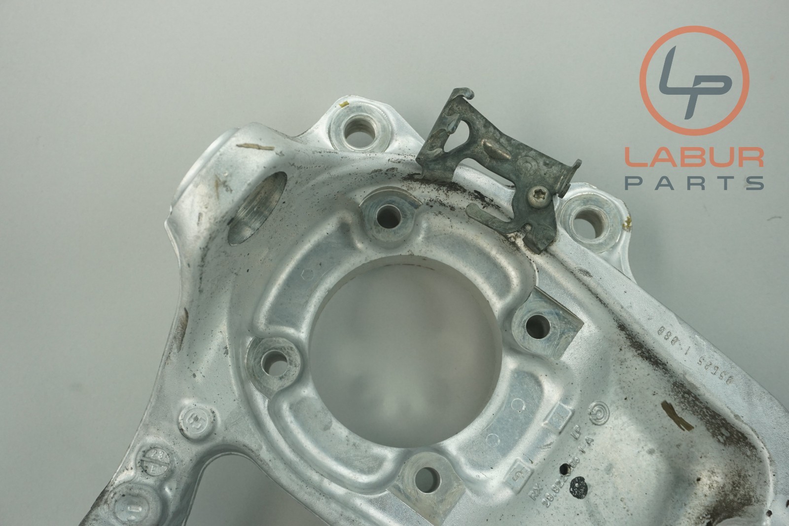 M139 03-08 Maserati Quattroporte Front Right Side Spindle Knuckle Z7036