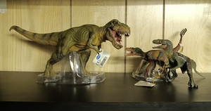 Figurine Papo T-Rex 55057 – Tyrannosaure Running Rainbow Purple (2012, Rare)
