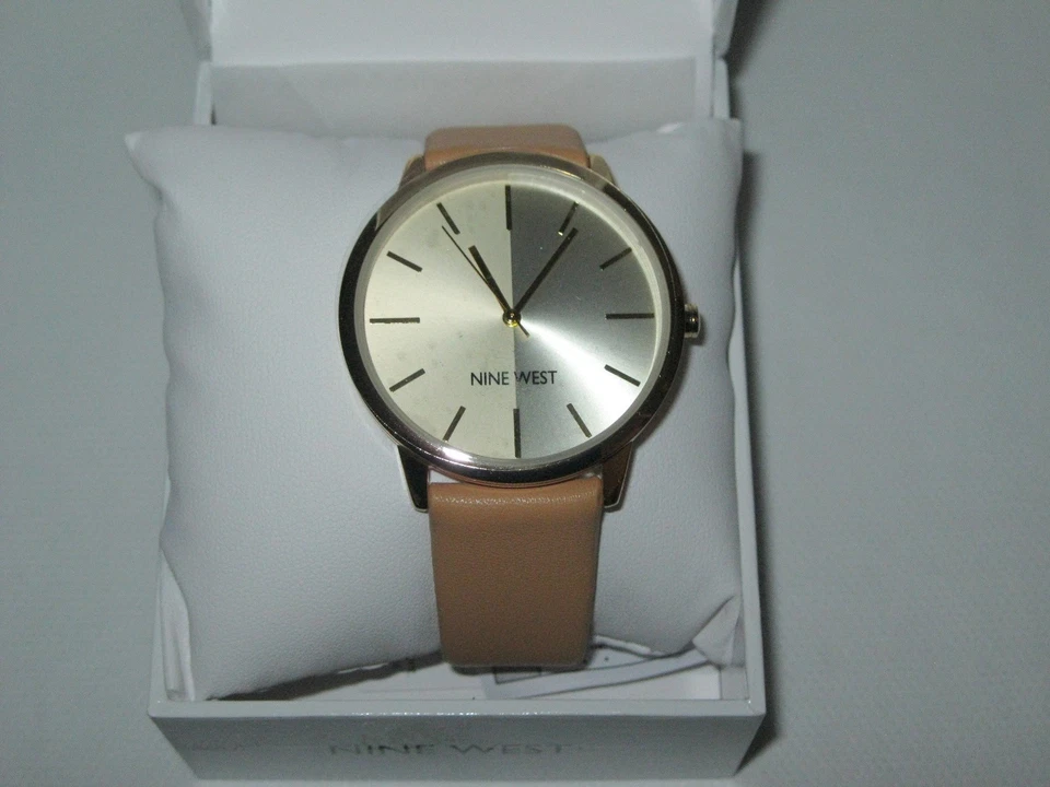 Nuevo reloj con correa Nine West para mujer tono dorado y color caramelo Foto 2 de 3