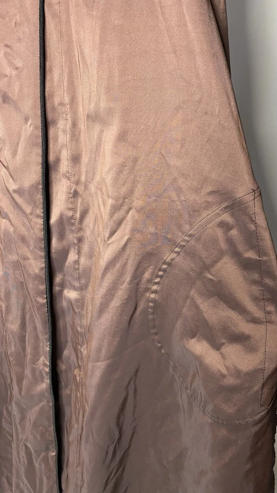 Capa de chuva Mycra Pac One trincheira longa reversível em bronze/preto feminina 1 EUA S/M - Imagem 2 de 4