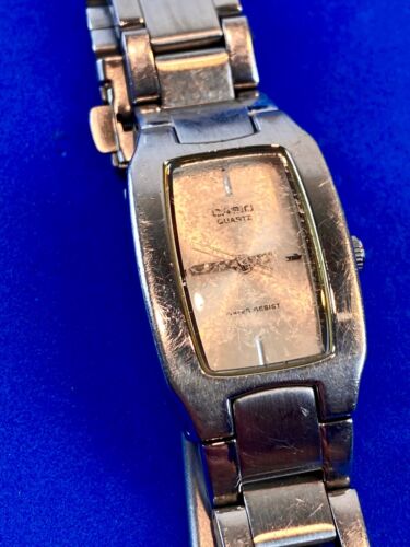 Women's Casio Silver Tone Watch, Lots Of Scratches,Fresh Battery, Working Well! - Picture 2 of 11