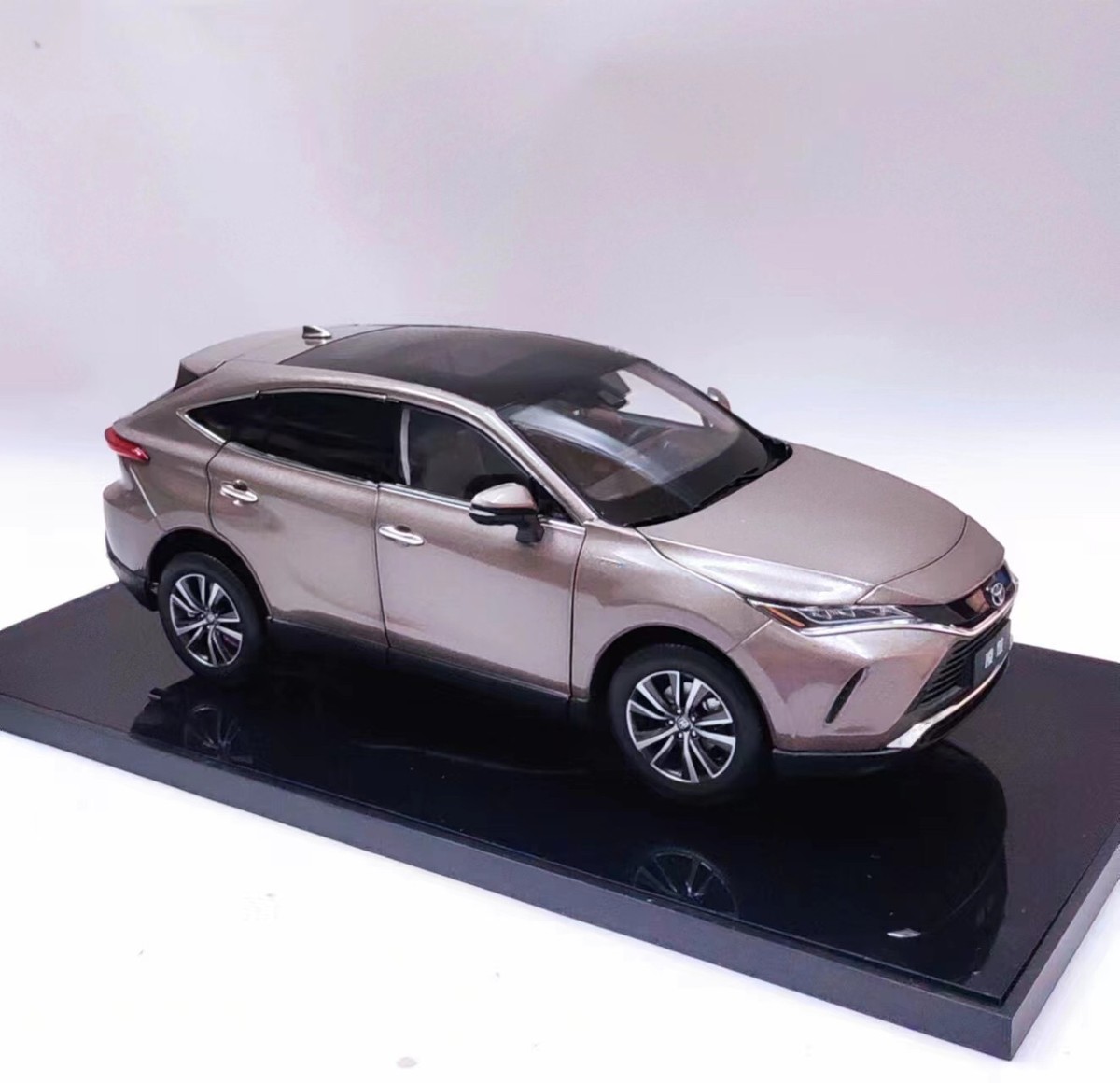 1/18 TOYOTA VENZA / HARRIER/Lexus RX 2023 Dealer edition