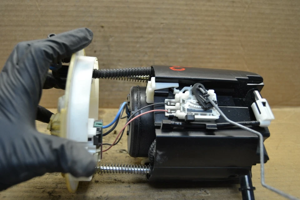 08-09 Cadillac CTS 3,6 L Bomba de combustible OEM Conjunto 353-14D3 Foto 3 de 4