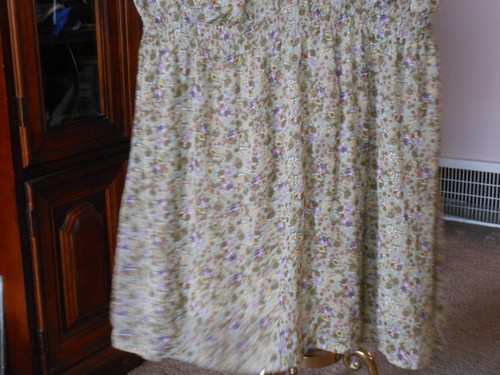VESTIDO MOSSIMO 100% POLIÉSTER VERDE FLORAL CINTURA ELÁSTICA, CUELLO CON VOLANTES, FORRADO XXL - Imagen 4 de 12