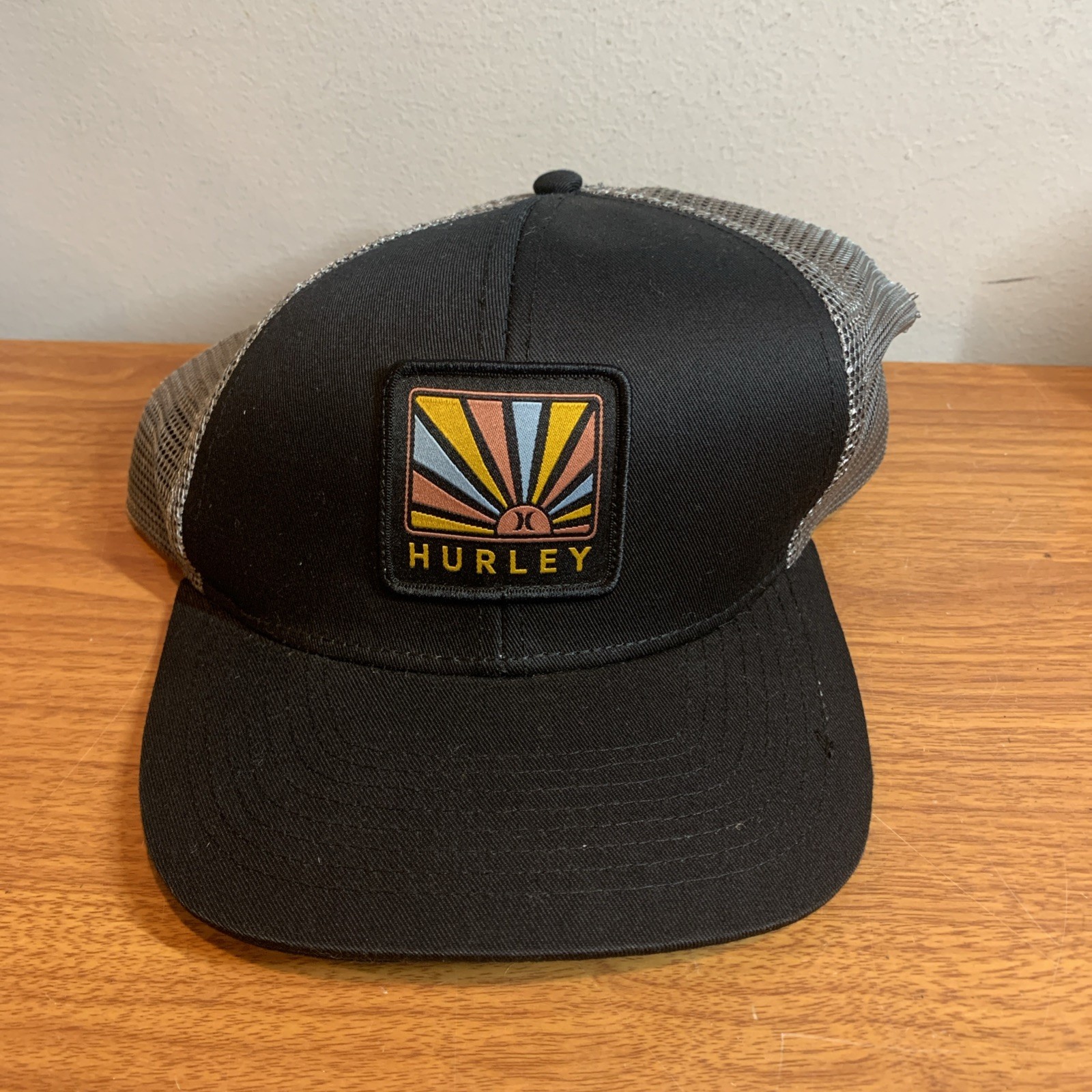 HURLEY NWT MENS RAYS TRUCKER SNAPBACK HAT