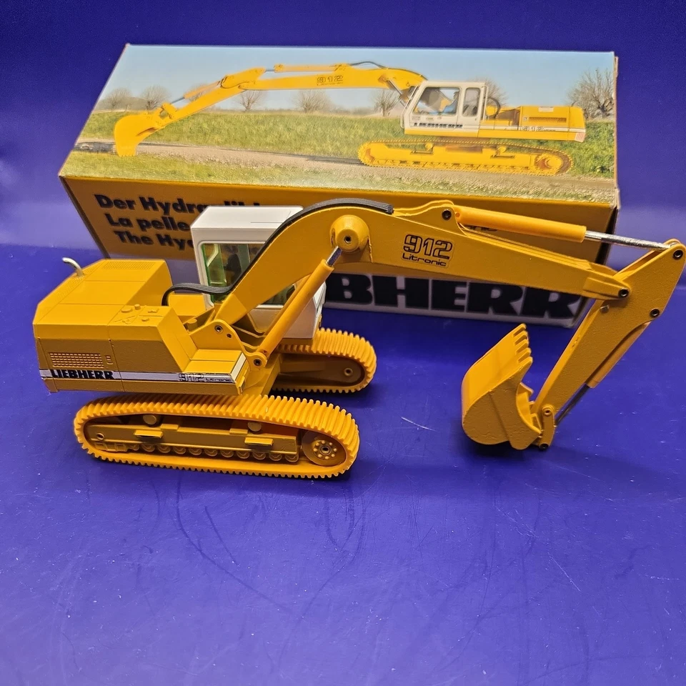 Liebherr R 912 Excavator - Conrad 1:50 Scale Diecast Model in original box - Image 2 of 4