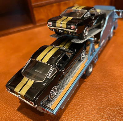Exoto 43 | HERTZ GIFT SET | 1964 Shelby Ford Mustang GT 350 H Transporter