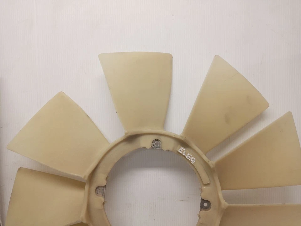 Hoja de ventilador de Chevrolet Silverado 3500 2015 6,6 L 9841842 Foto 3 de 4