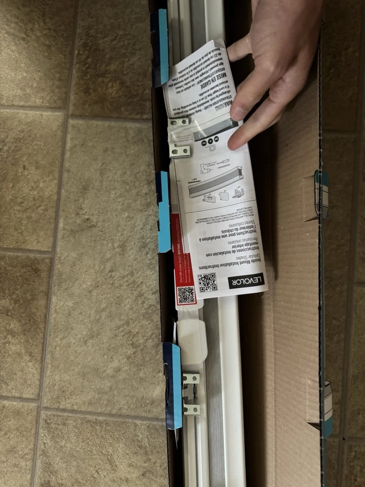 "Sombra celular Levolor - apagón de nieve - corte personalizado a 34 3/4"" de ancho x 72"" de largo" Foto 2 de 3