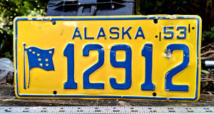 🇺🇸 - ALASKA - 1953 passenger license plate - dings, but original!