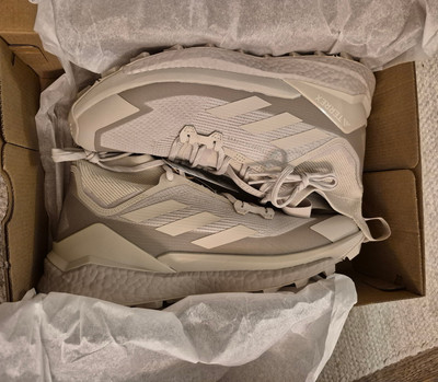 NWT Adidas Men TERREX FREE HIKER 2 Mid Rise Sz 11 TAN Lace Up Sneakers w/Box