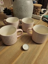 TK Maxx 4no rosa und weiß gemusterte große Tassen Neu