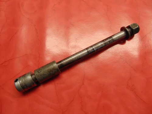 Suzuki GS 400  Hinterradachse