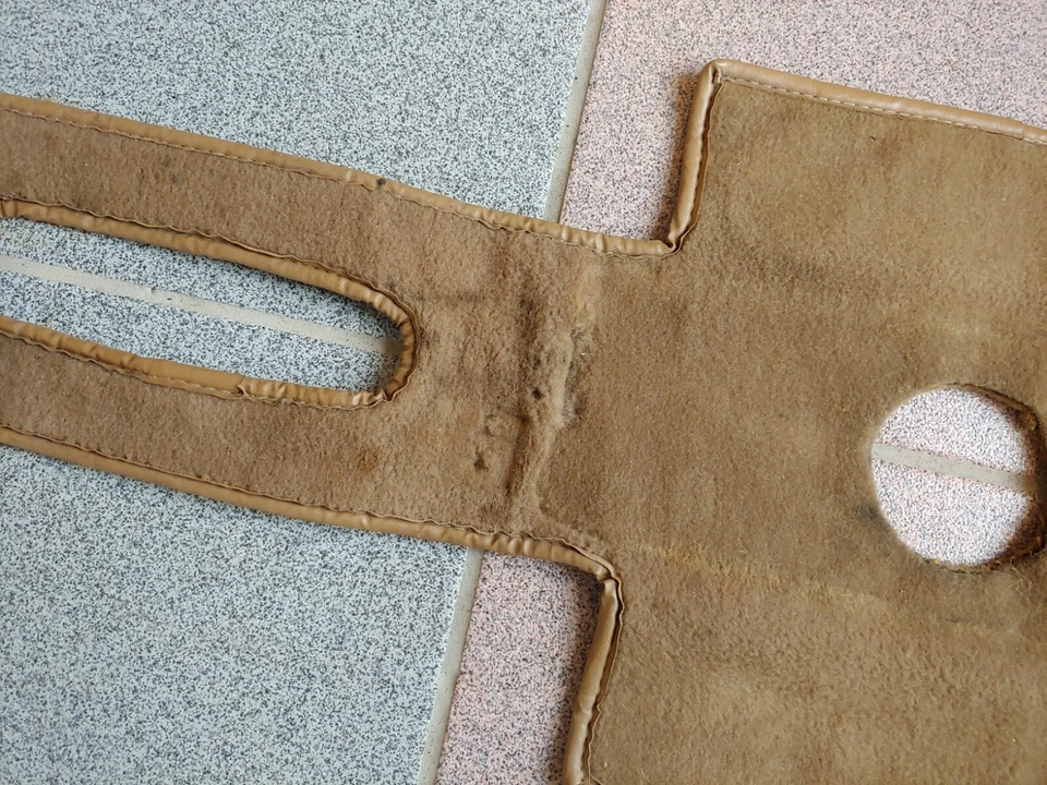 BONITA ALFOMBRA ORIGINAL PORSCHE 911 930 TÚNEL CENTRAL BEIGE SECCIÓN 7 NLA Foto 3 de 4