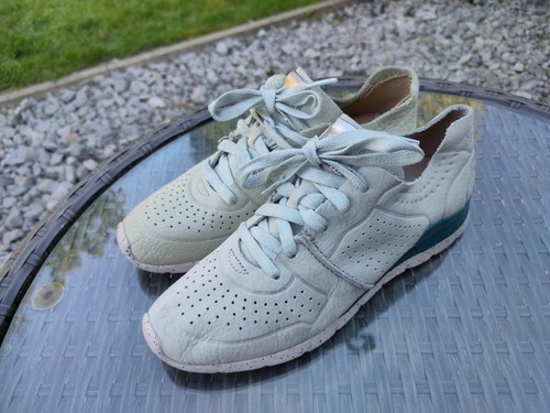 ugg tye trainers white