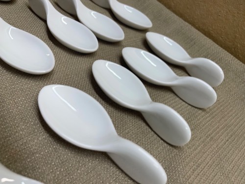 Crate and Barrel Set of 20 Individual Porcelain Spoons Soup Tasting Appetizer - Picture 12 of 18