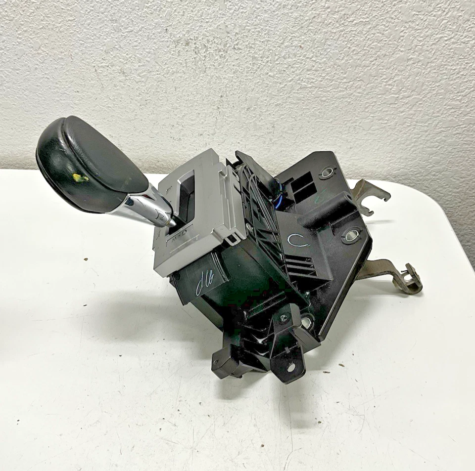 2017 SUBARU OUTBACK TRANSMISSION GEAR SHIFTER LEVEL OEM - Image 2 of 4