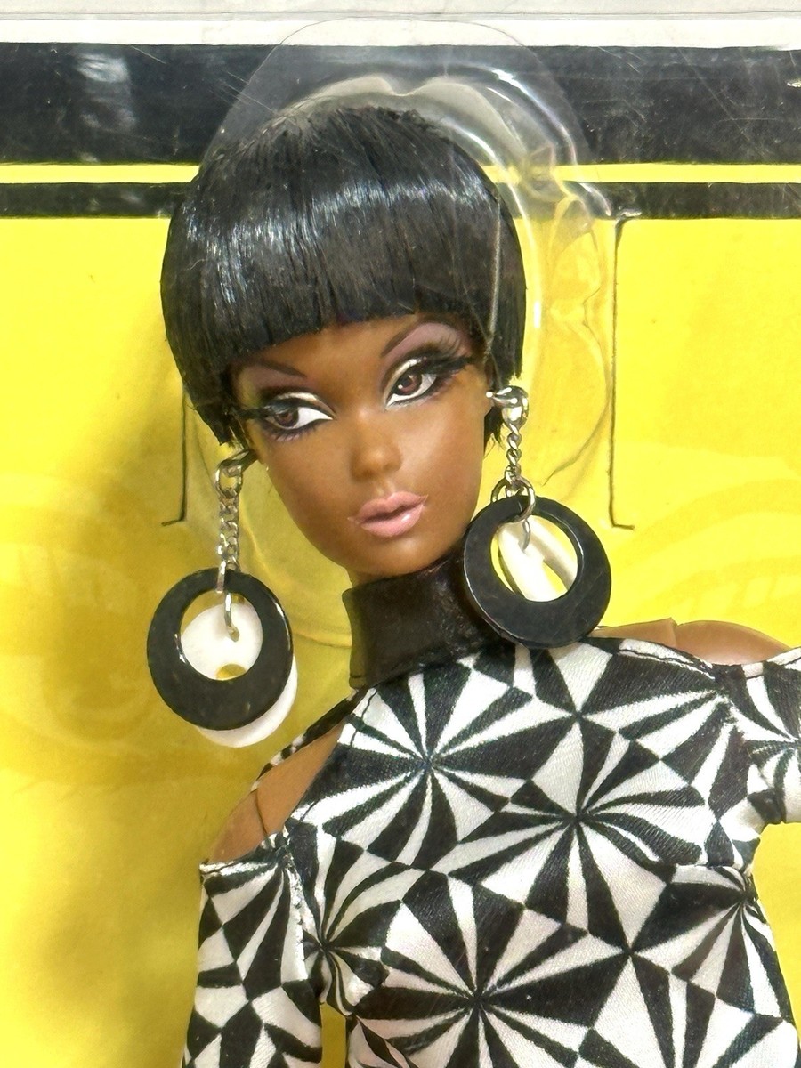 Pop Life Barbie Christie Doll Gold Label 2009 Limited Edition Bill