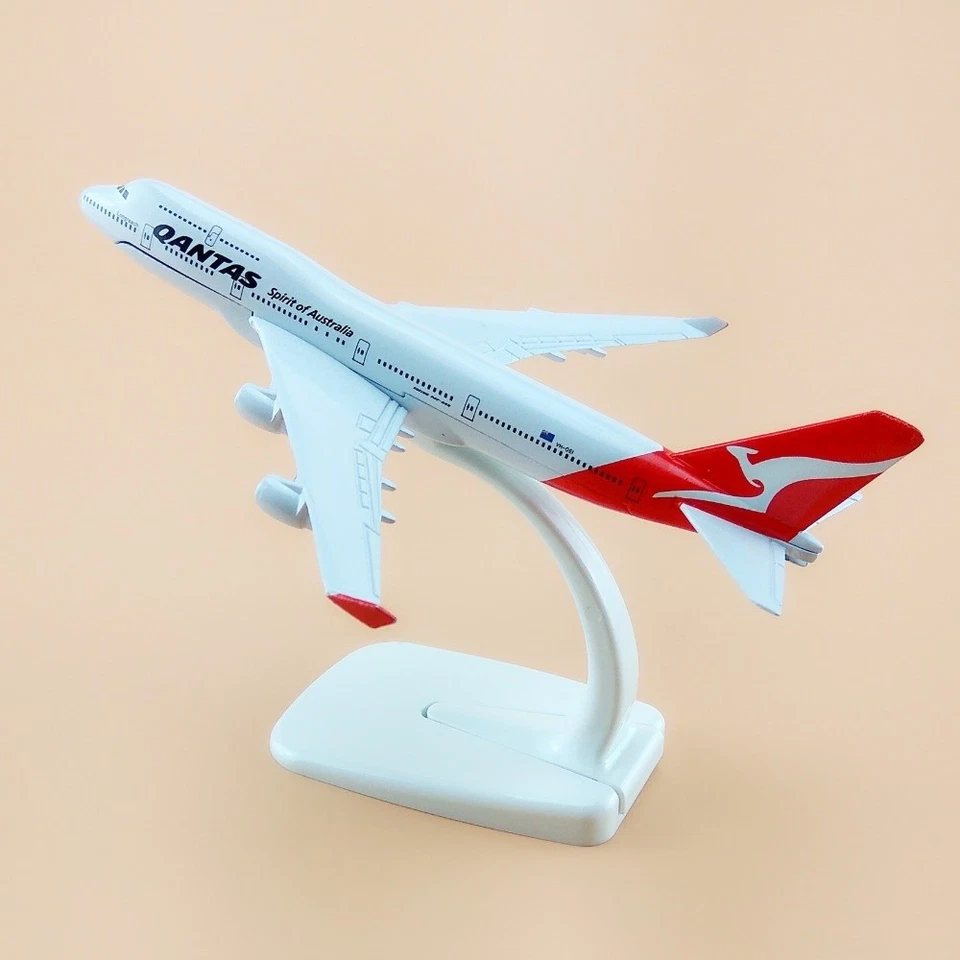 Modellino aereo pressofuso in lega 1:400 16 cm Boeing 747-400 Qantas... - Immagine 2 di 4