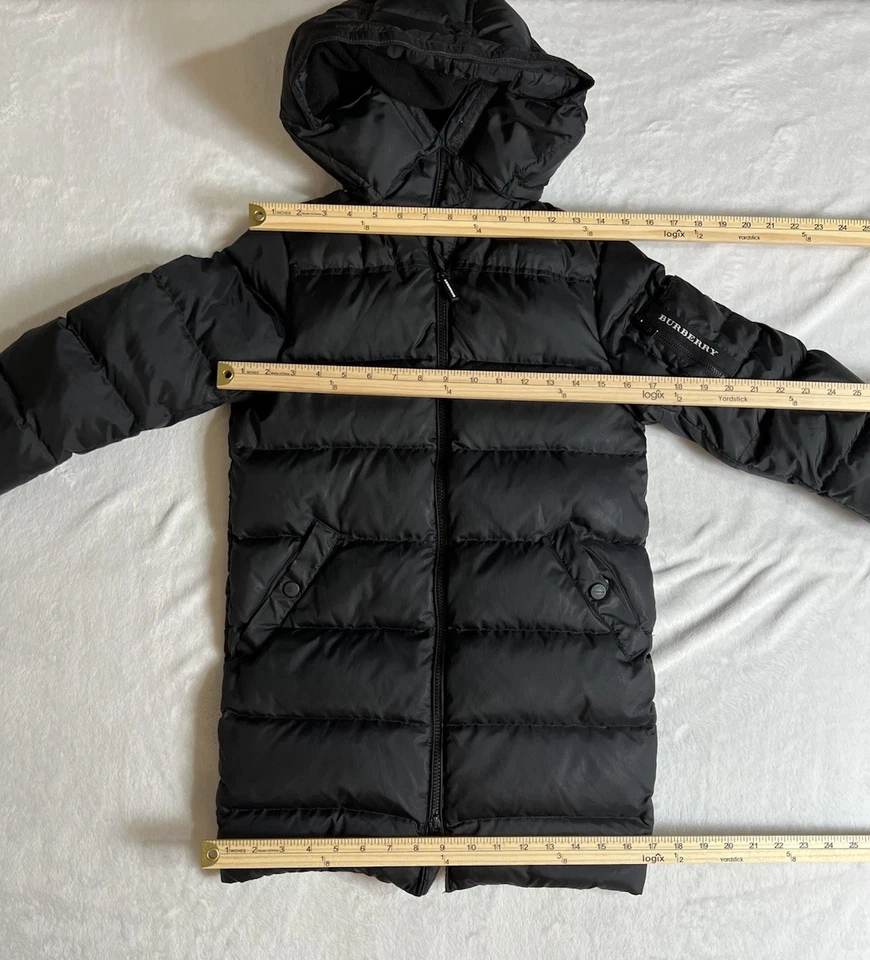 Chaqueta acolchada de plumón Burberry para niños talla 8Y negra clásica informal minimalista de lujo Foto 4 de 4