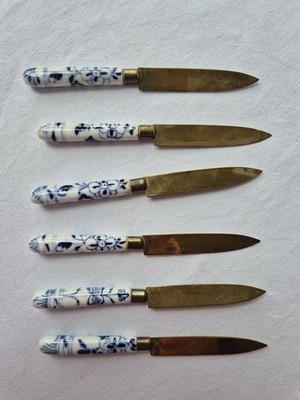 Antikes 6er Obstmesser Set Porzellan Zwiebelmuster  Uchatius Bronze  Box