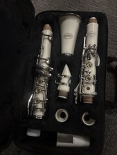 White Lazarro LZR150CL Clarinet with case