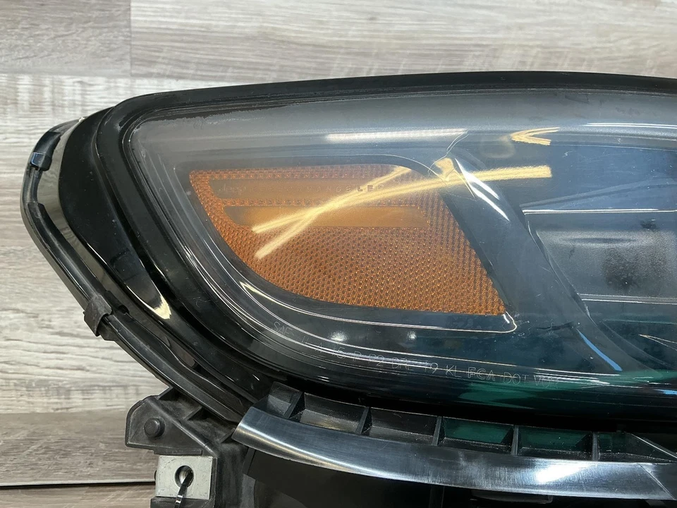 23 Jeep Cherokee RH Passenger Side Headlamp Assembly OEM - Image 4 of 4