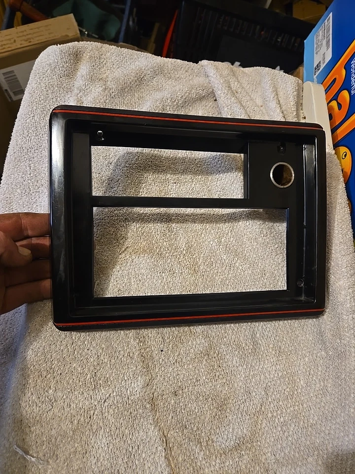 Chevrolet Monte Carlo SS 1986-88 1987 tablero central radio estéreo moldura bisel negro Foto 2 de 4