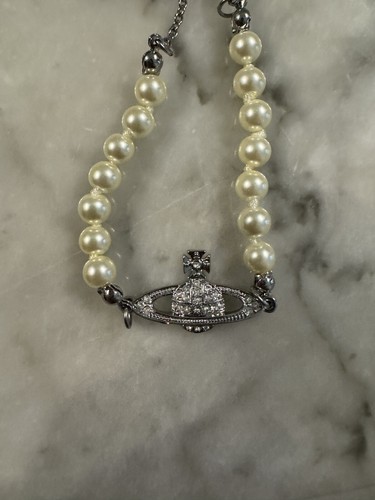 Vivienne Westwood Bas Relief Pearl Orb Pendant Choker Necklace and Bracelet SET - Foto 6 di 6