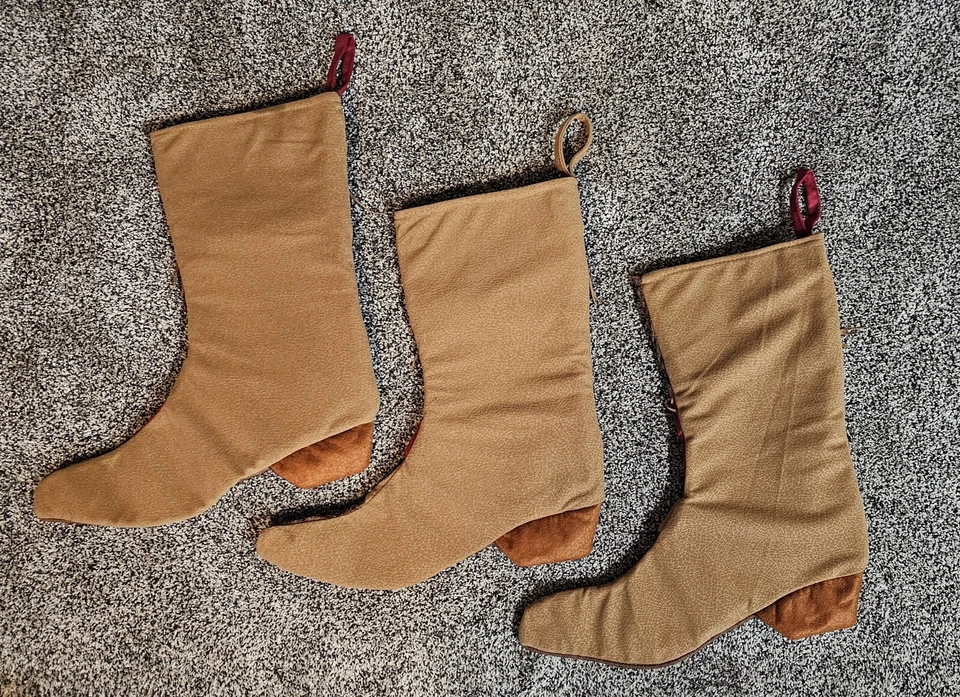 (3) Bota Vaquera Medias de Navidad con Flecos Rojo y Hebillas Tostadas Foto 2 de 3