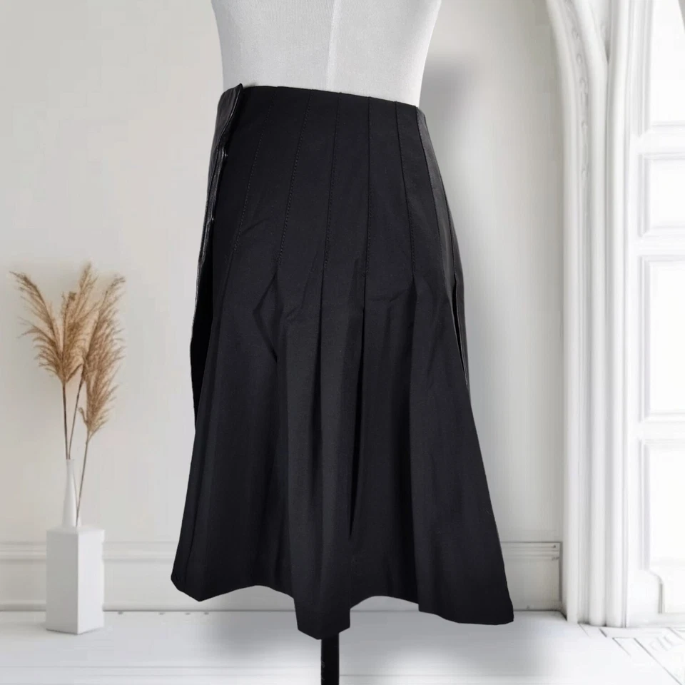 Falda envolvente plisada de cuero de cordero Elizabeth and James talla XS hasta la rodilla Foto 2 de 4