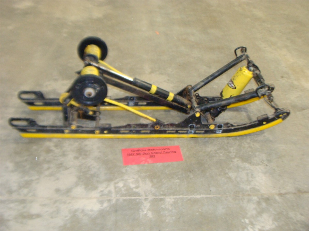 1997 SKIDOO Grand Touring 583 skidframe skid slide rails shocks