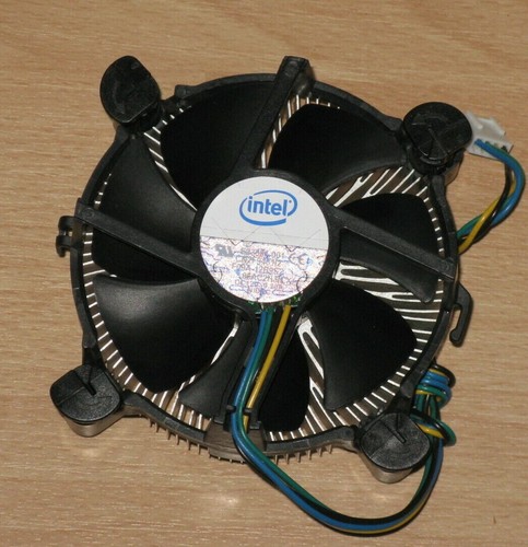 Kühler / Lüfter Intel E33681-001 für Sockel 775 einwandfreier 1A top Zustand /